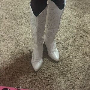 Stylish White Western Boots for Women
